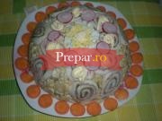 Salata rusa cu ton si rulada cu sunca