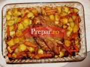 Carne de porc la tava cu legume