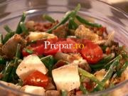 Salata combinata cu castraveti