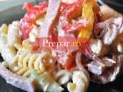 Salata cu paste si sunca din piept de pui