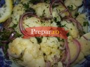 Salata de conopida cu ceapa rosie